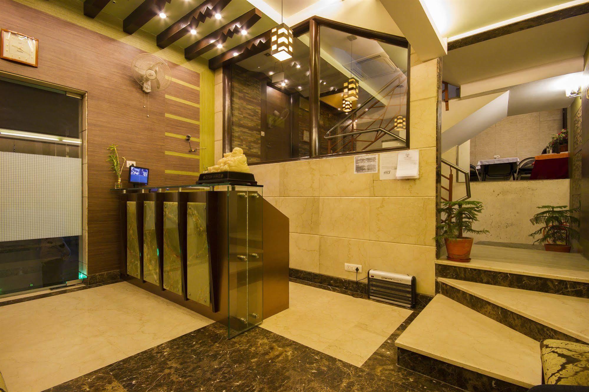 Hotel Sunstar Heights Delhi  Eksteriør billede