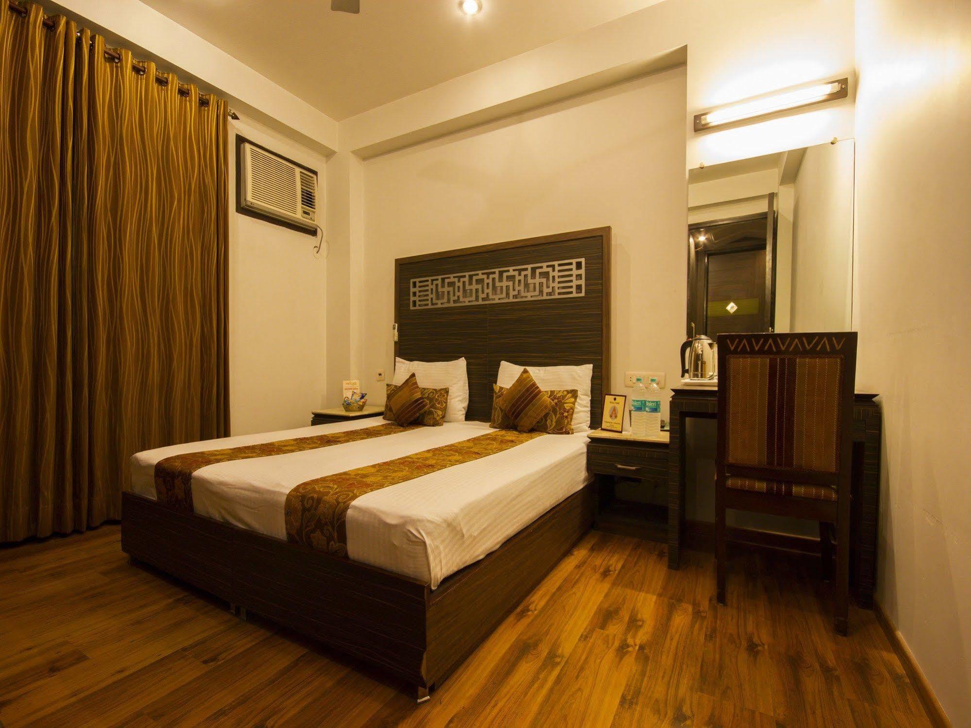 Hotel Sunstar Heights Delhi  Eksteriør billede