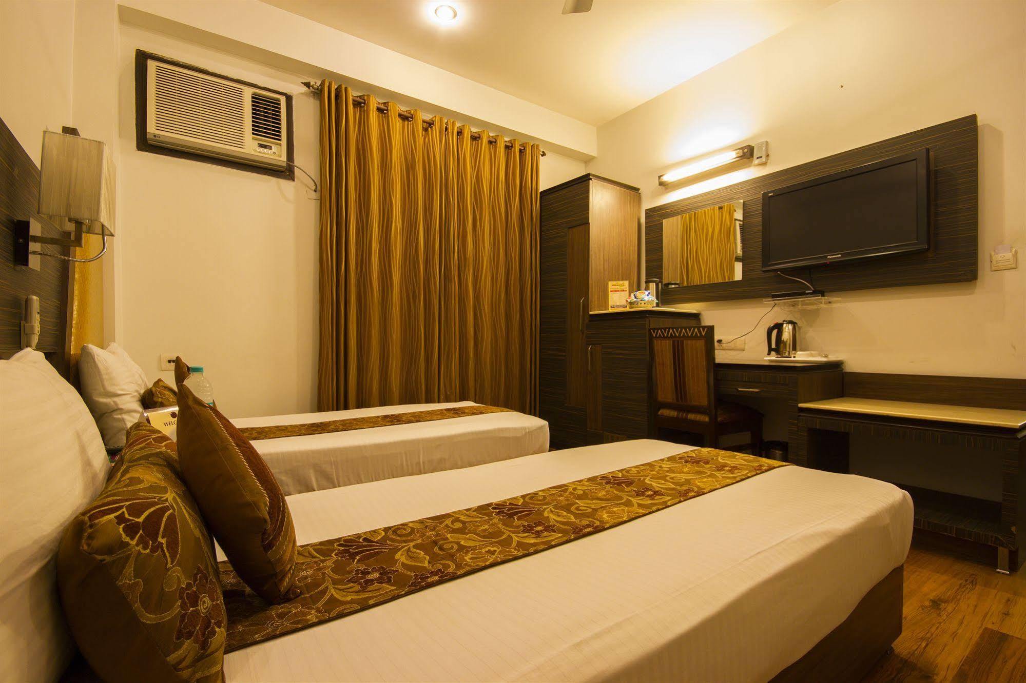 Hotel Sunstar Heights Delhi  Eksteriør billede